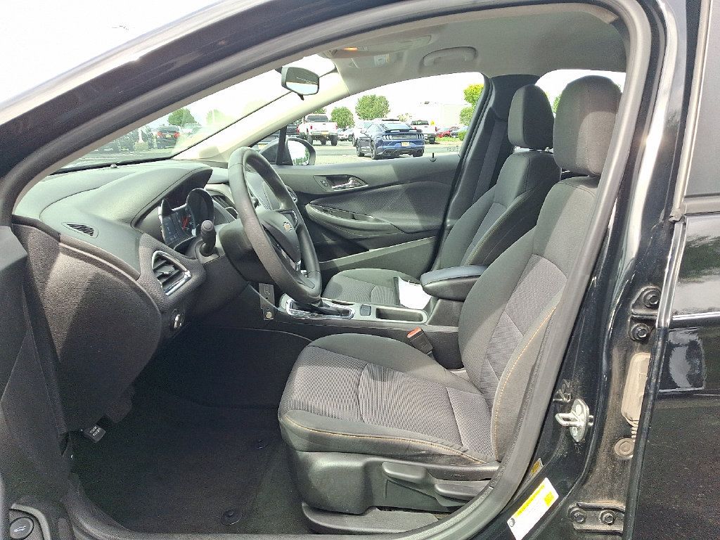 Used 2017 Chevrolet Cruze LS FWD image 14