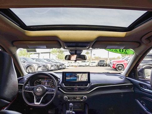 Used 2023 Nissan Altima 2.5 SR w/ SR Premium Package image 19