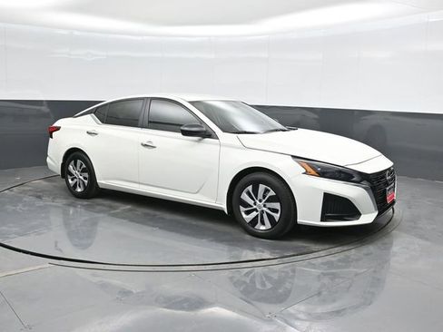 Used 2025 Nissan Altima 2.5 S image 5