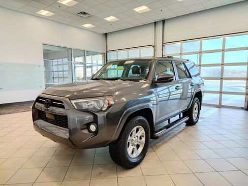 Used 2020 Toyota 4Runner SR5 Premium w/ Moonroof Package image 8