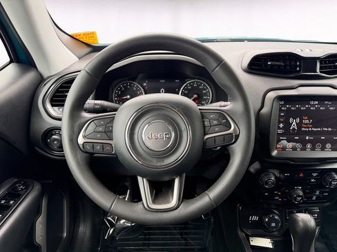 Used 2022 Jeep Renegade Latitude AWD/4WD image 12