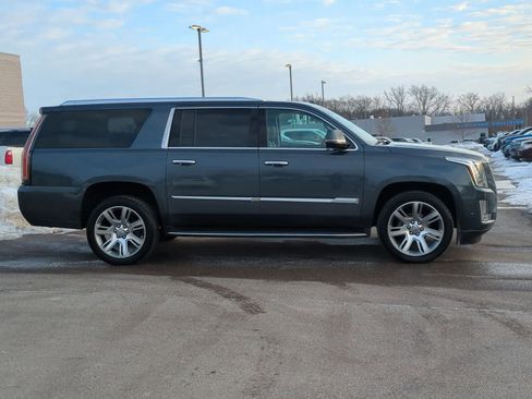 Used 2019 Cadillac Escalade ESV Luxury image 9