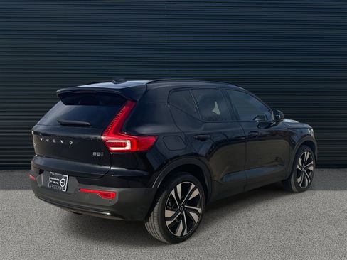 Certified 2024 Volvo XC40 B5 Plus w/ Climate Package image 5