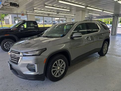 Used 2023 Chevrolet Traverse LT AWD/4WD image 2
