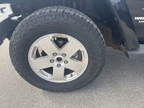 Used 2011 Jeep Wrangler Unlimited Sahara w/ Connectivity Group image 21