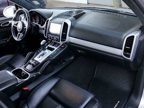 Used 2016 Porsche Cayenne GTS image 38