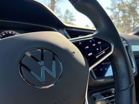 Used 2023 Volkswagen Tiguan SE R-Line image 29