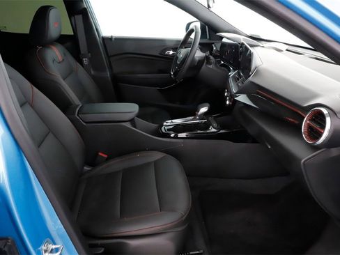 Used 2025 Chevrolet Trax RS w/ Driver Confidence Package image 27