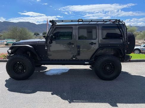 Used 2017 Jeep Wrangler Unlimited Rubicon image 8