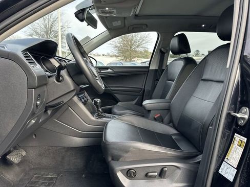Used 2020 Volkswagen Tiguan SE w/ Panoramic Sunroof Package FWD image 12