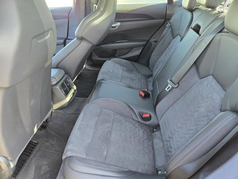 Used 2022 Audi e-tron GT Premium Plus image 25