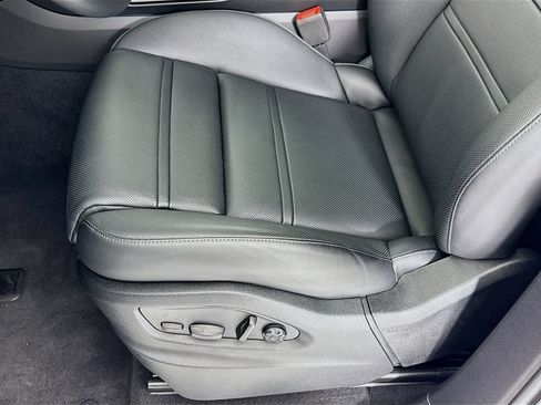 Certified 2025 Porsche Cayenne E-Hybrid AWD/4WD image 13