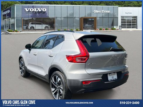 Used 2025 Volvo XC40 B5 Ultra w/ Climate Package image 5