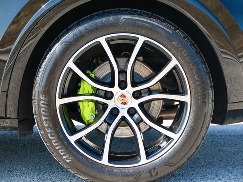 Certified 2025 Porsche Cayenne E-Hybrid Coupe image 23