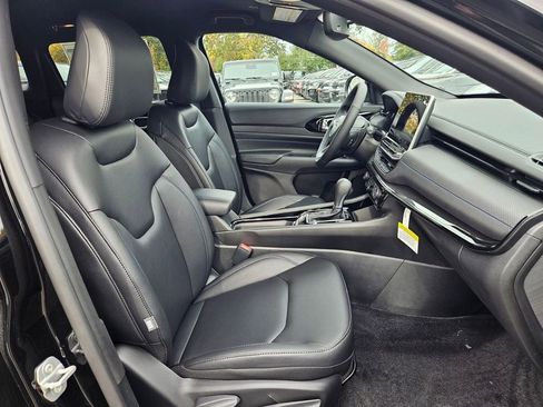 New 2026 Jeep Compass Limited image 18