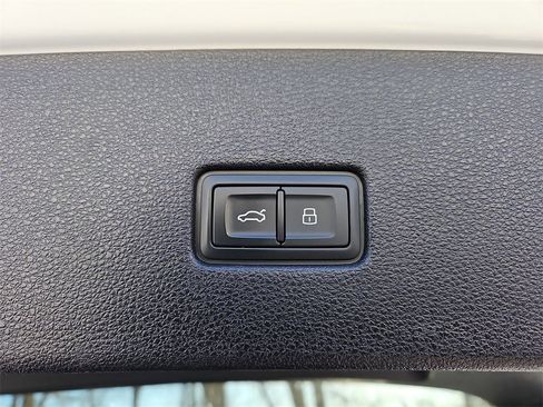 Used 2019 Audi Q8 Premium Plus w/ Premium Plus image 26