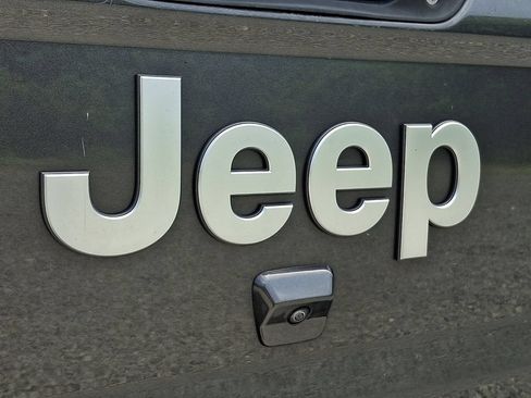 Used 2021 Jeep Gladiator Overland w/ Dual Top Group AWD/4WD image 28