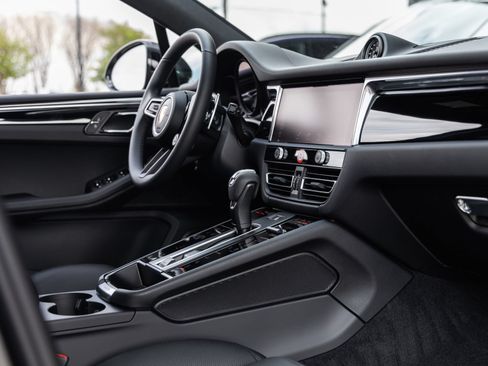 Certified 2026 Porsche Macan AWD/4WD image 48