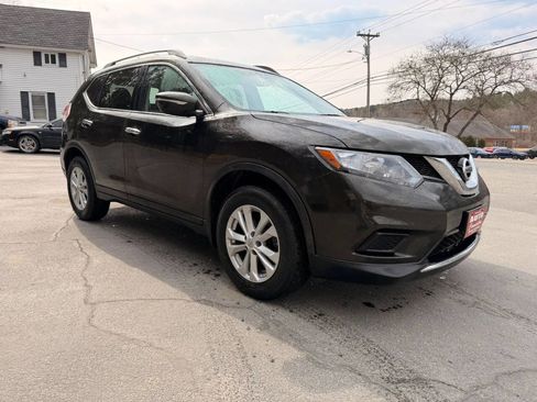 Used 2014 Nissan Rogue SV image 3