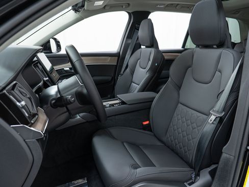 New 2026 Volvo XC90 T8 Plus w/ Protection Package Premier AWD/4WD image 13