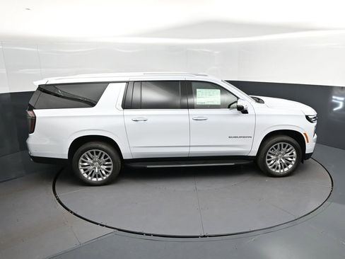 New 2026 Chevrolet Suburban Premier RWD image 25