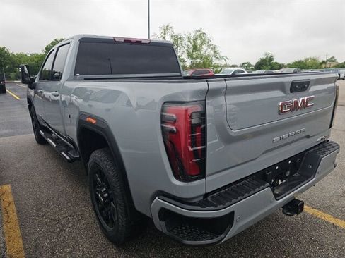 Used 2025 GMC Sierra 2500 AT4 AWD/4WD image 3