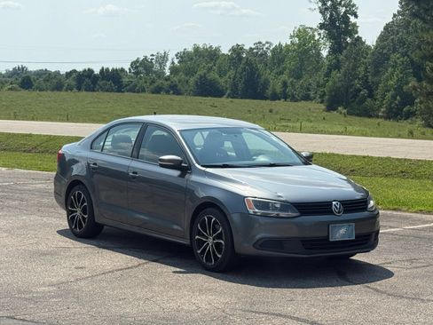 Used 2014 Volkswagen Jetta SE FWD image 1