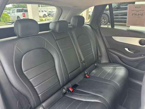 Used 2019 Mercedes-Benz GLC 300 4MATIC image 32