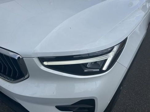 Certified 2025 Volvo XC40 B5 Plus image 8