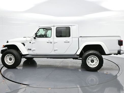 Used 2022 Jeep Gladiator Overland image 4