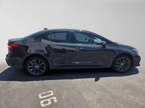 Used 2025 Toyota Corolla SE w/ Convenience Package FWD image 2