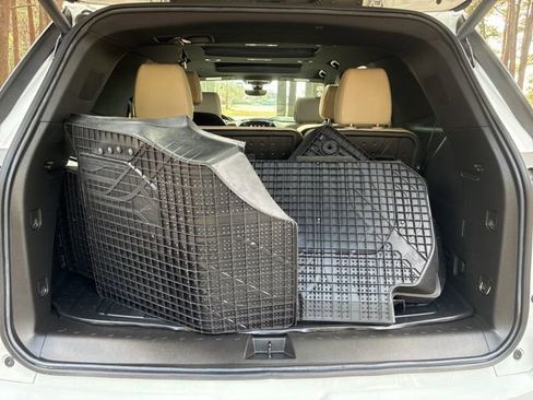 Used 2023 Chevrolet Traverse Premier image 17