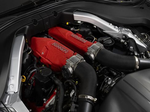 Used 2024 Ferrari Roma Spider image 25