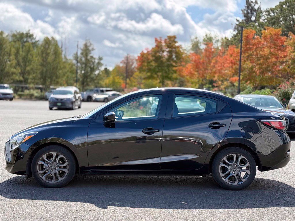 Used 2019 Toyota Yaris LE FWD image 2