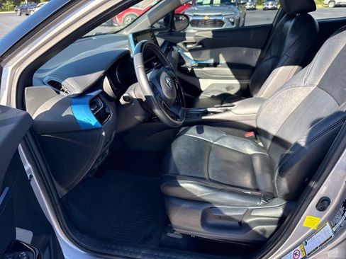 Used 2019 Toyota C-HR XLE FWD image 18