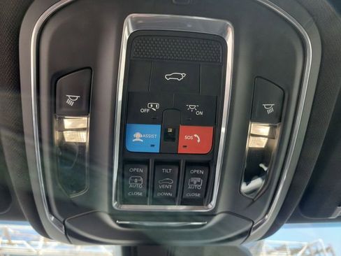 New 2025 Jeep Grand Cherokee L Limited w/ Luxury Tech Group II image 30