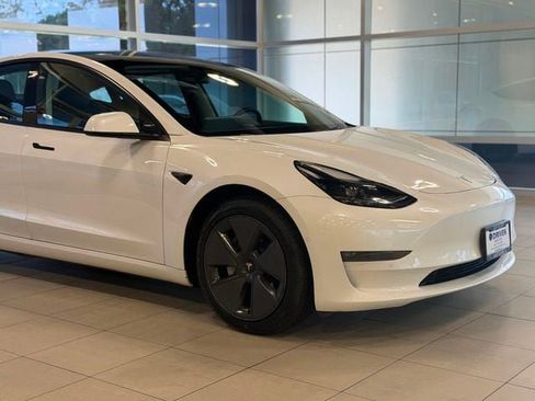 Used 2022 Tesla Model 3 Long Range AWD/4WD image 5