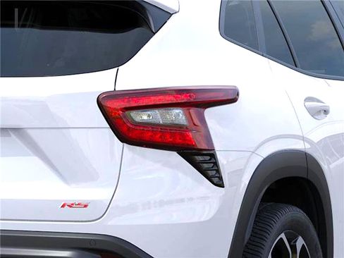 New 2026 Chevrolet Trax RS w/ Sunroof Package image 11