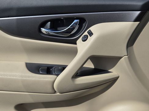 Used 2015 Nissan Rogue SV FWD image 29