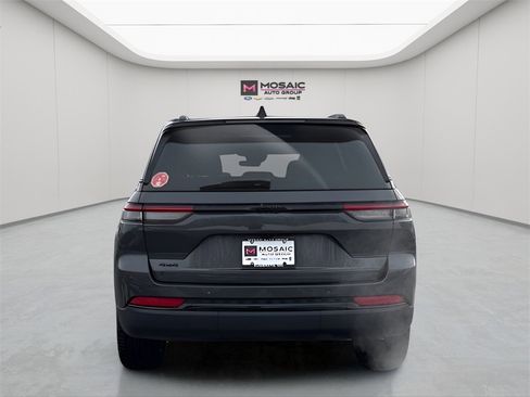 New 2025 Jeep Grand Cherokee Limited image 6