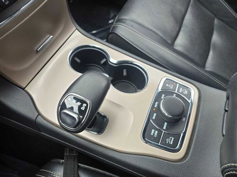Used 2015 Jeep Grand Cherokee Overland w/ Mopar Chrome Edition Group AWD/4WD image 33