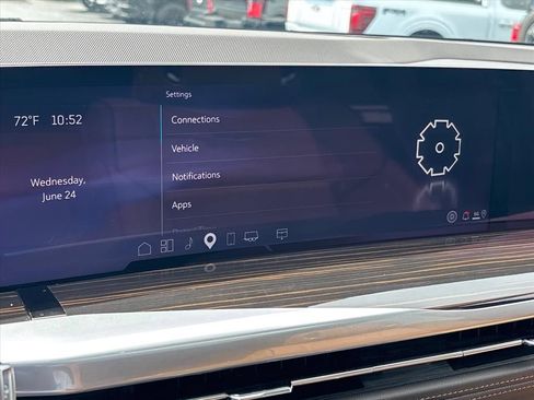 Used 2025 Cadillac Escalade ESV Premium Luxury w/ LPO, Floor Liner Package AWD/4WD image 38