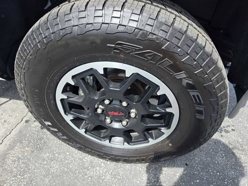 Used 2025 Toyota Tacoma TRD Off-Road image 9