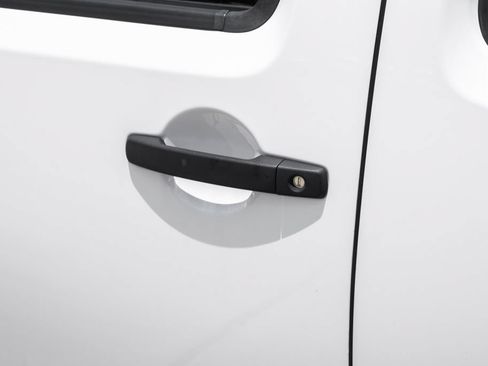 Used 2020 Nissan Frontier SV RWD image 37