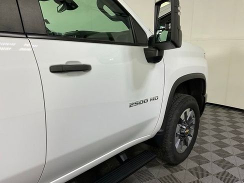Used 2024 Chevrolet Silverado 2500 Custom w/ Custom Value Package AWD/4WD image 9