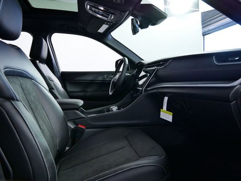 Certified 2024 Jeep Grand Cherokee Altitude image 24