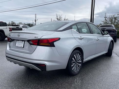 Used 2024 Nissan Altima 2.5 SV image 3