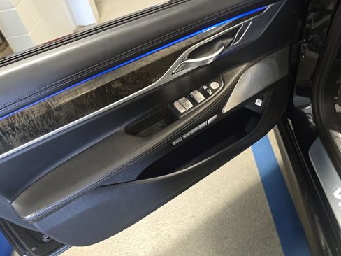Used 2018 BMW M760i xDrive AWD/4WD image 5