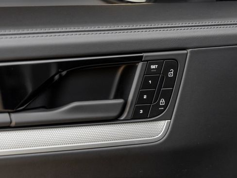 Certified 2025 Porsche Cayenne S AWD/4WD image 21