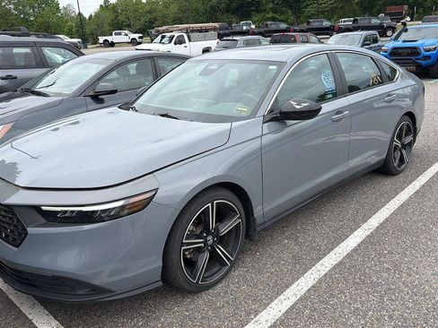 Used 2023 Honda Accord Sport image 1